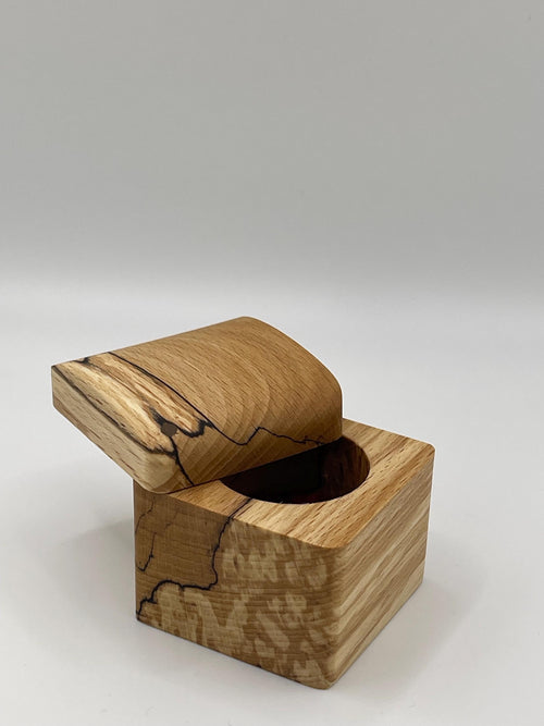 Handcrafted Spalty Beech Ring Box with Tartan Lining – Swivel Lid Storage