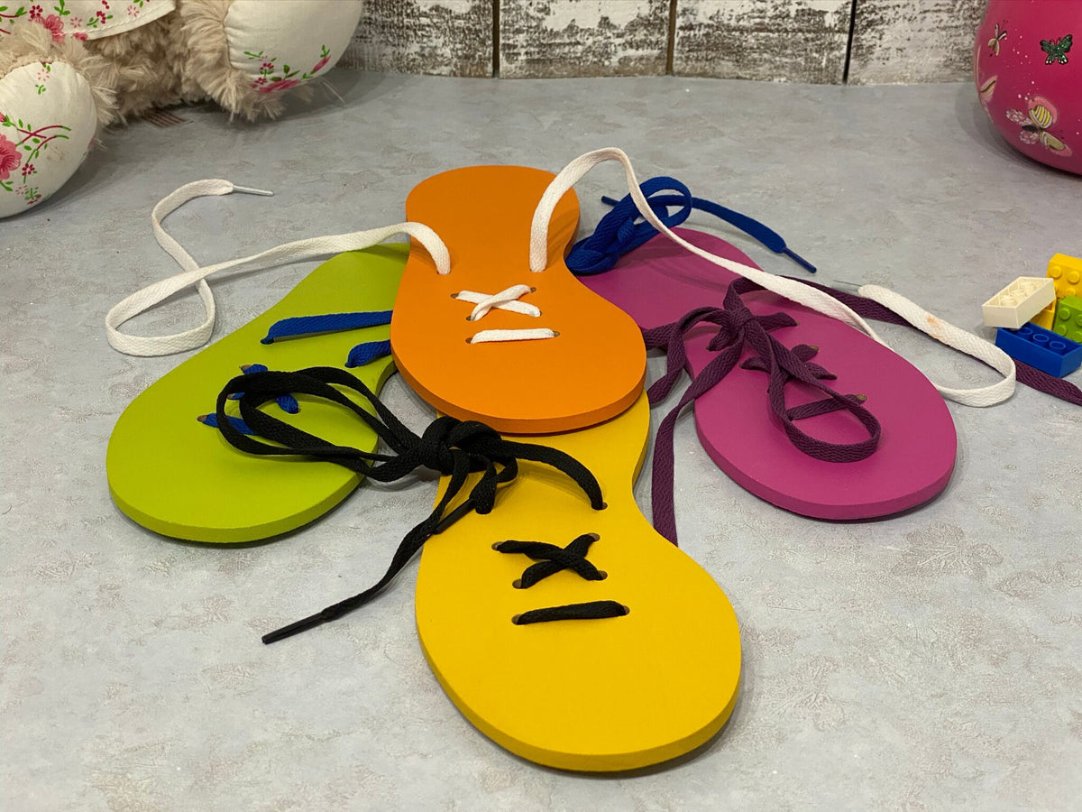 Shoe lace training aid